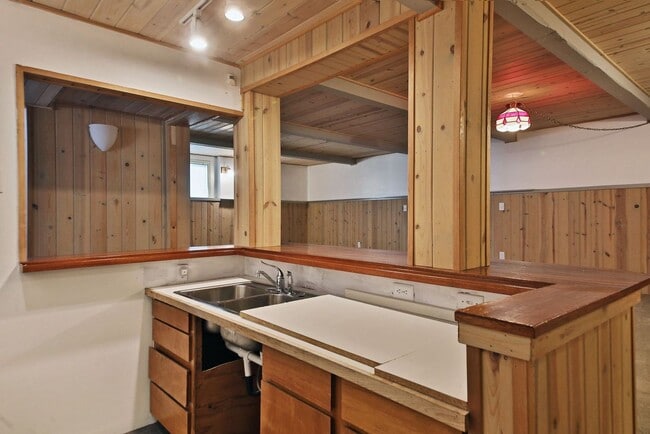 Building Photo - One Of A Kind Freeland Home with Two Seper...