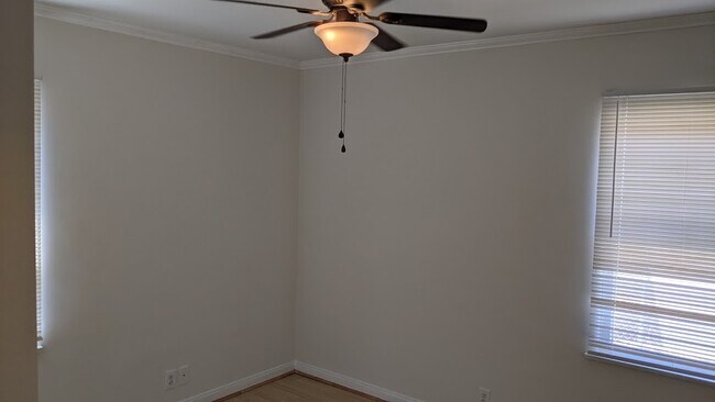 Building Photo - 2213 Carmona Ave