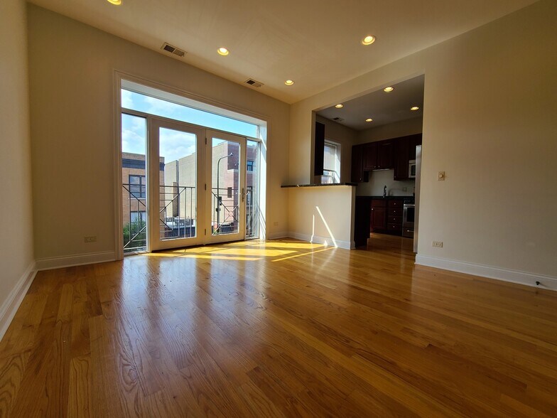 Primary Photo - 3335 N Halsted St