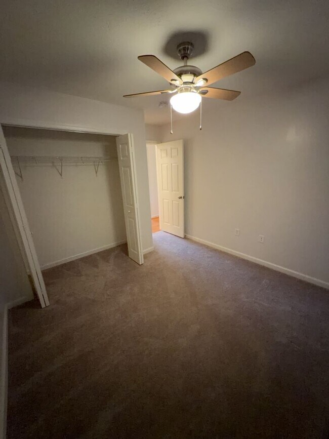 Building Photo - 100 Kaleigh Dr