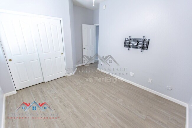 Building Photo - 3068 E Ravenswood Dr