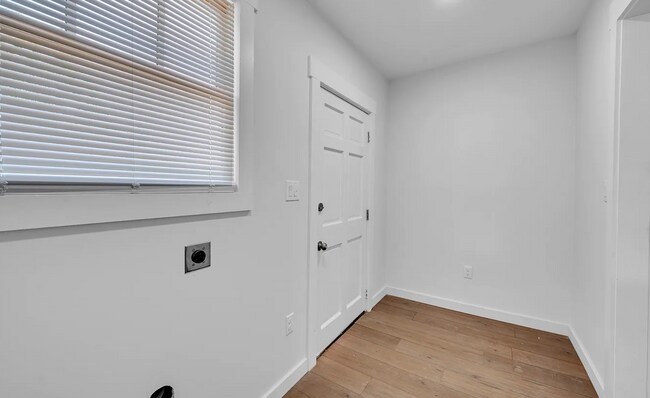 Building Photo - 1521 36th Pl N