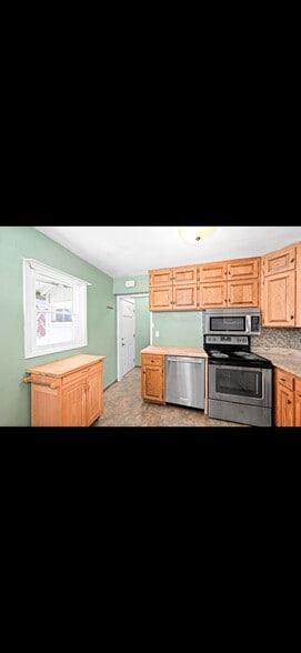 Building Photo - 445 E Oxford St