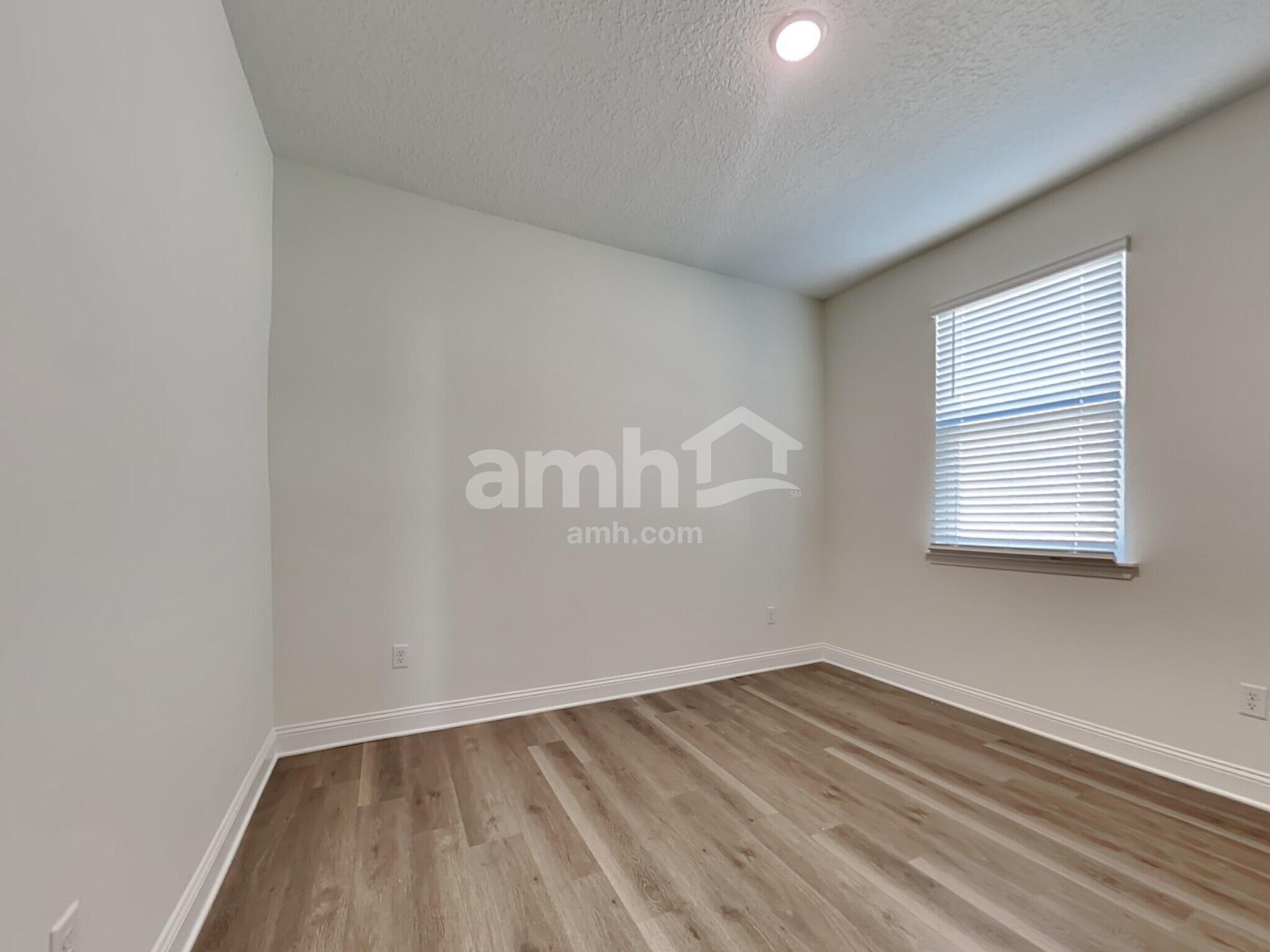 Building Photo - 11614 Hillside Dr