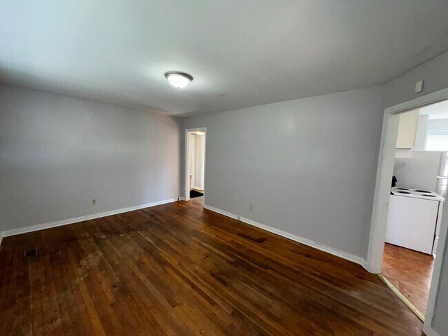 Building Photo - 55 Alan St