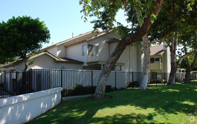 Primary Photo - Woodlake Apartments