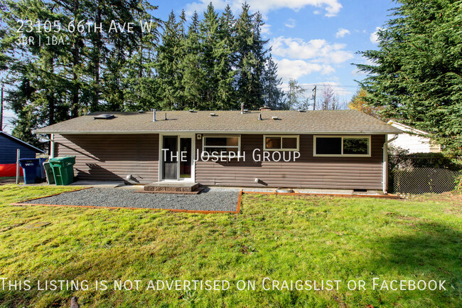 Building Photo - Beautifully updated 3 bed in Mountlake Ter...