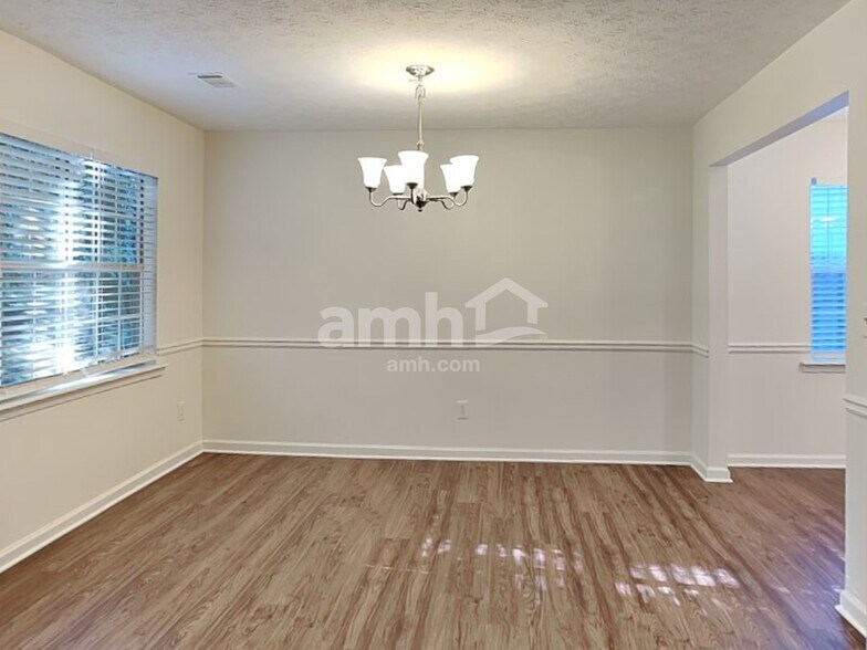 Building Photo - 755 Allen's Landing Dr SE