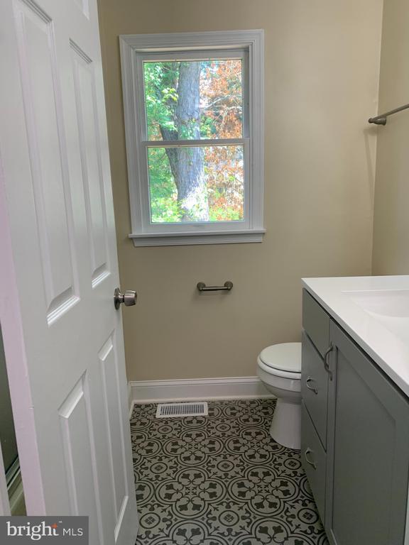 Building Photo - 249 Periwinkle Ave
