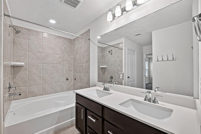 Building Photo - 15723 Autumn Chicory Dr