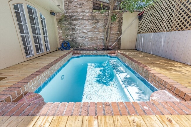 Building Photo - 10816 Briar Forest Dr