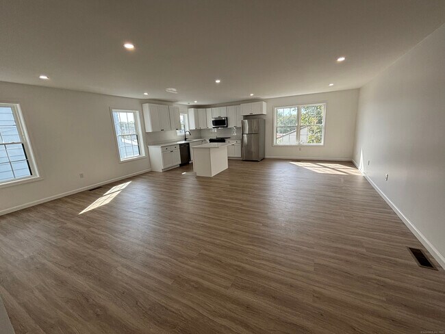 Building Photo - 38 Golden Hill St