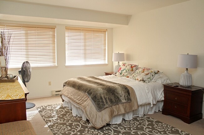 Building Photo - 5064 Foothills Dr