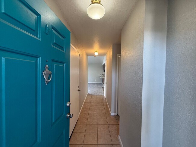 Building Photo - Temescal and Moonstar Duplex