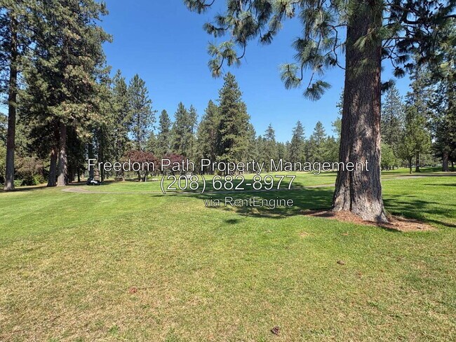 Building Photo - 2755 Fairway Dr
