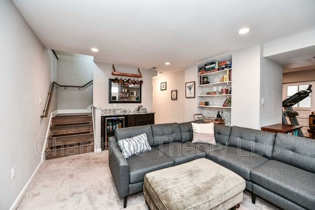 Building Photo - 1015 Woods Pl