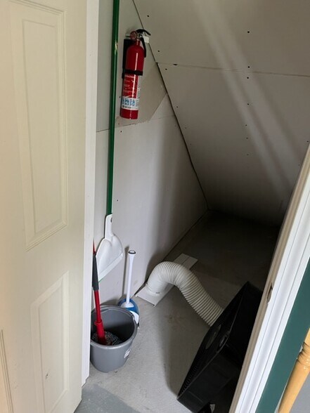 Building Photo - 14 Maplewood Rd