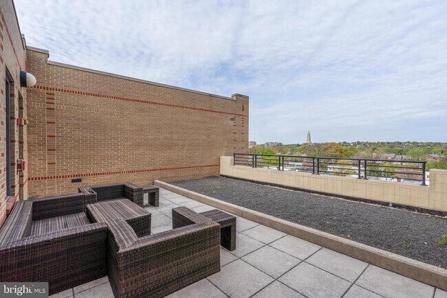 Building Photo - 525 N Fayette St