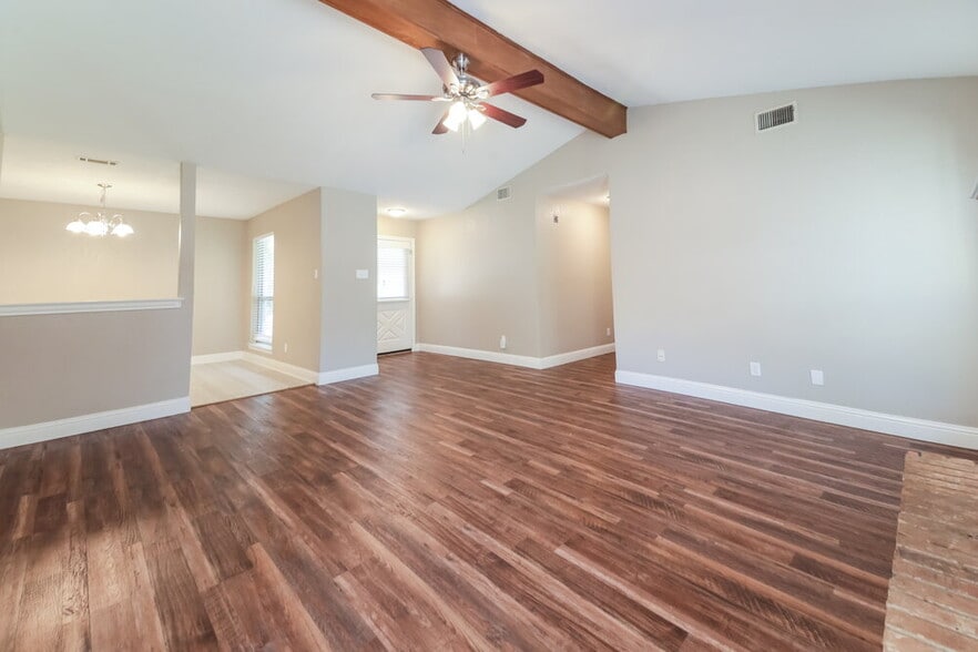 Building Photo - 5237 Prairie Creek Dr