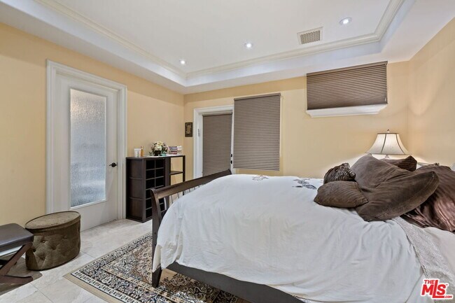 Building Photo - 2023 Parnell Ave