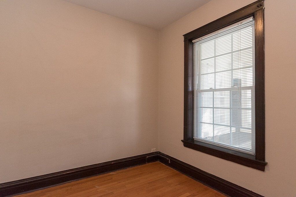Building Photo - 1434 W Addison St