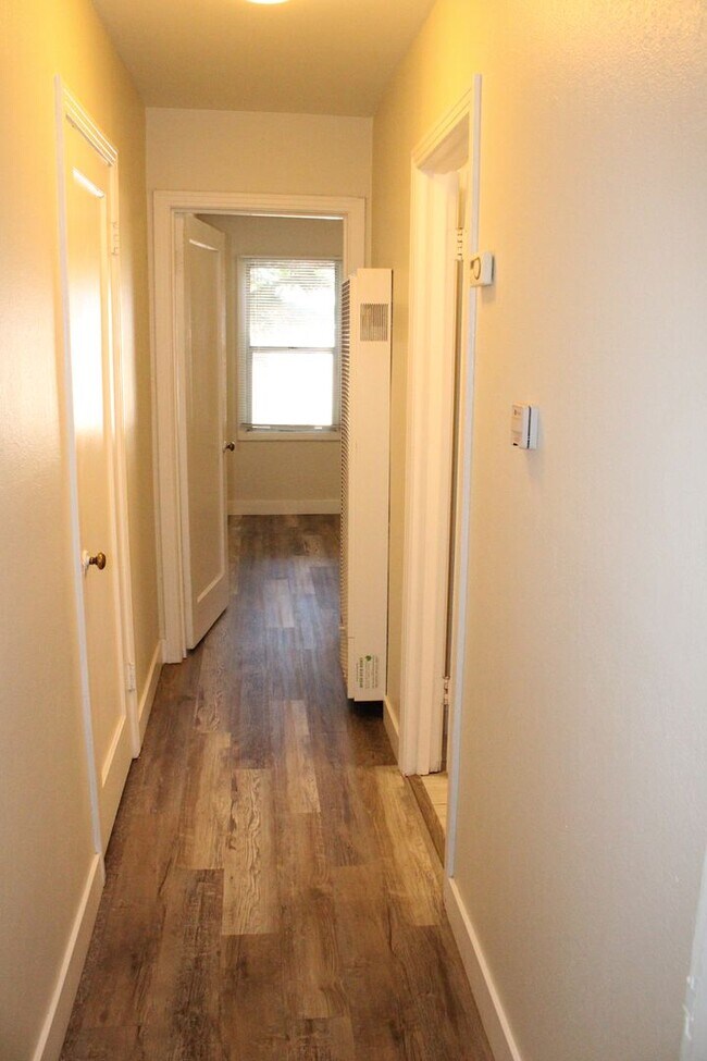 Building Photo - Updated One Bedroom, One Bathroom Duplex n...