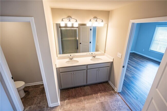 Building Photo - 3657 Princeton Ave