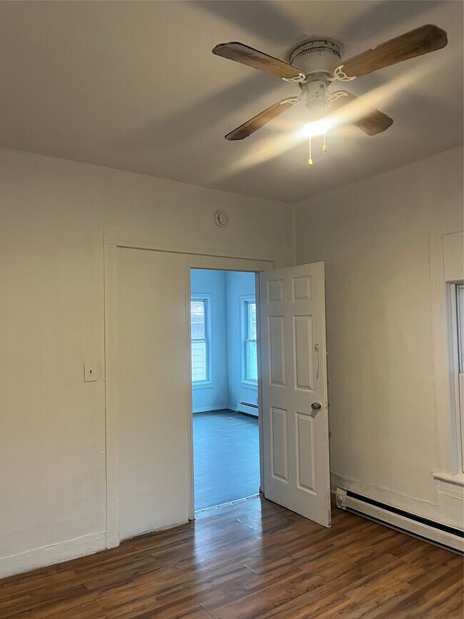 Building Photo - 127 Burbank Ave