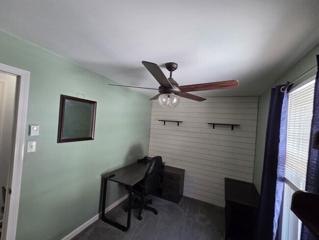 Building Photo - 16 Evergreen Dr