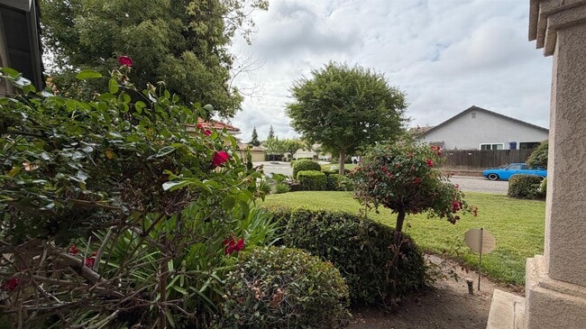 Building Photo - 2274 E Skyview Ave