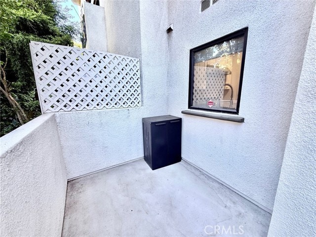 Building Photo - 111 S Oak Knoll Ave