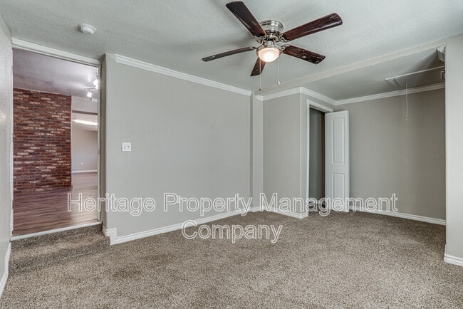Building Photo - 479 S Sycamore Ave