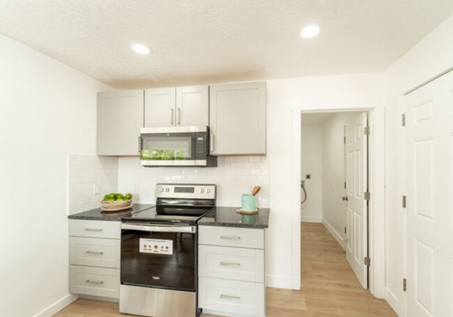 Building Photo - Quiet 3 Bed Kearns Home with Solar, Safe Neighborhood, Great Location!!!