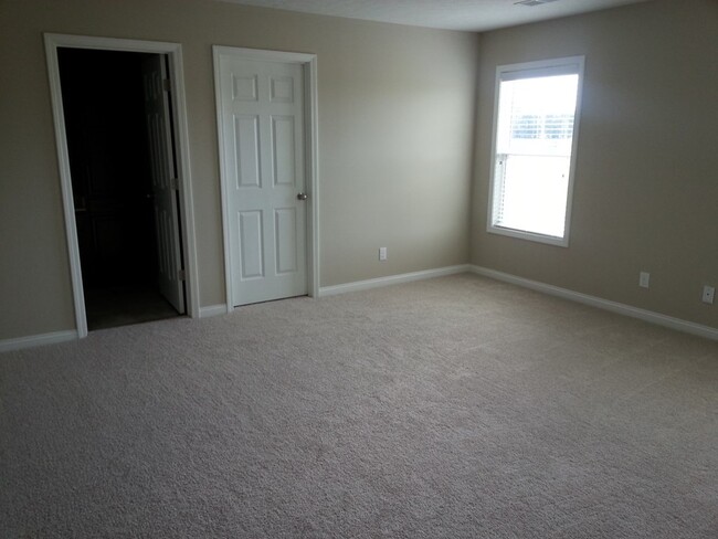 Building Photo - 5514 Goldenrod Ln