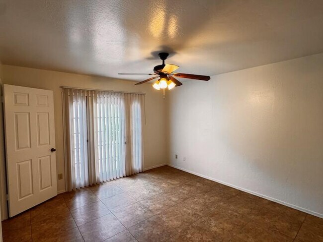 Building Photo - 1043 S Rose
