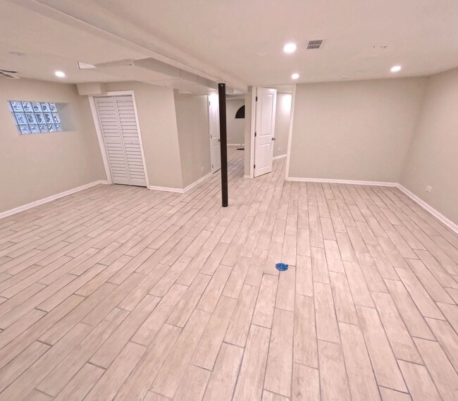 Building Photo - Beautiful Home Lowell Ave.