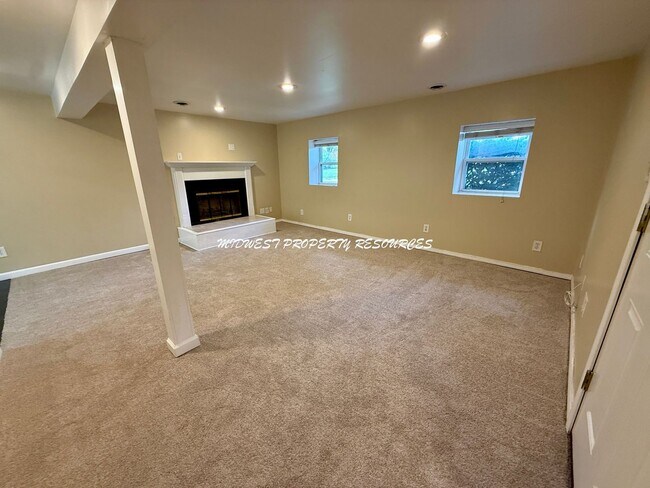 Building Photo - Beautiful 3 Bedroom Home in Lee's Summit