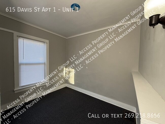 Building Photo - 615 Davis St