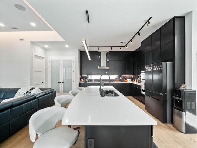 Building Photo - 239 Hampton Loop