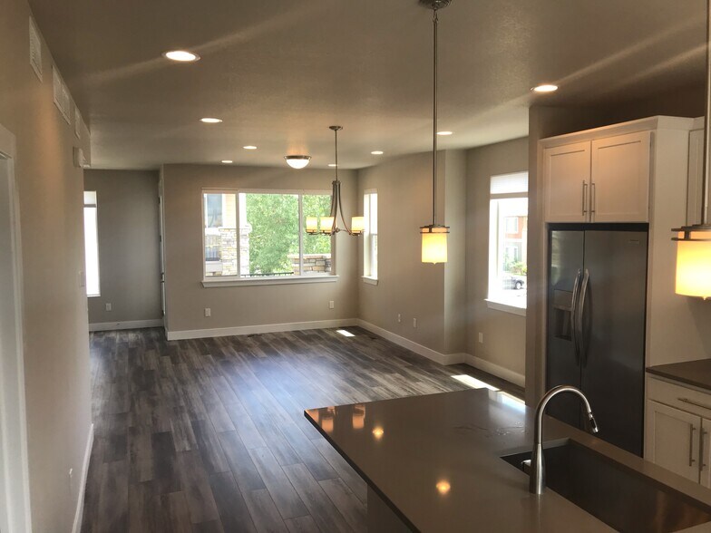 Building Photo - 6763 S Tempe Ct