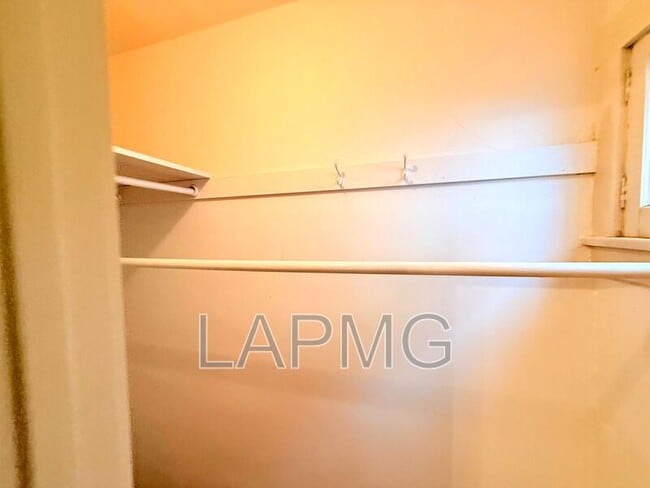 Building Photo - 614-614 N Poinsettia Pl