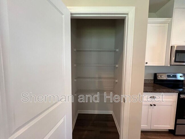 Building Photo - 614 Dobhill Ln