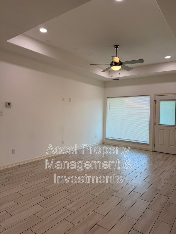 Building Photo - 418 Gonzalez Dr