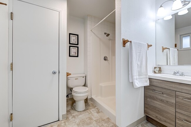 Building Photo - Nice Home, Yard care Included