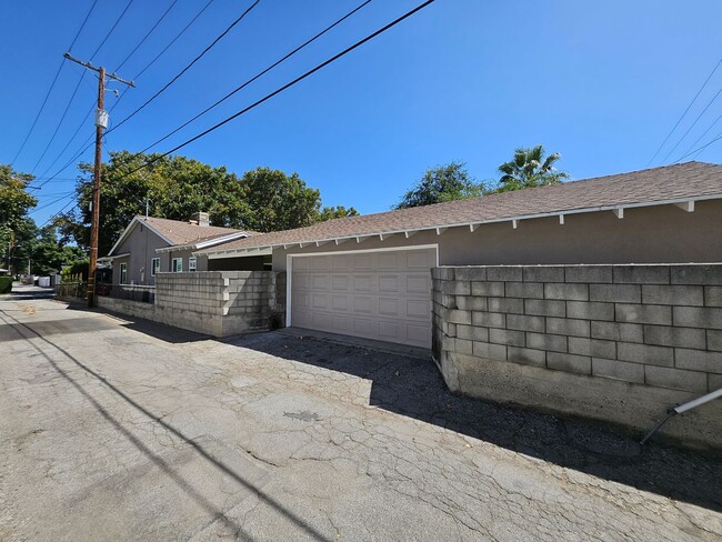 Building Photo - Beautiful Home in a Lovely Neighborhood! Available Spacious 2 Bedroom and Two Bathroom!