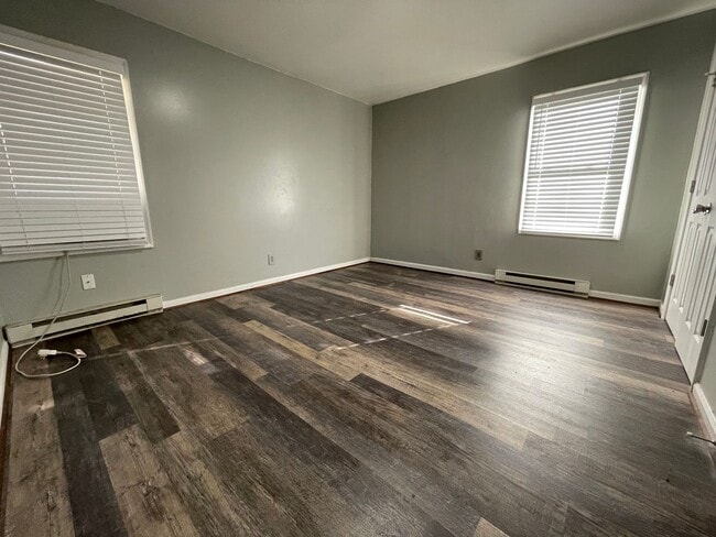 Building Photo - One story duplex