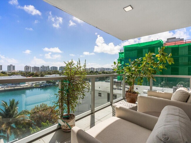 Building Photo - 9521 E Bay Harbor Dr