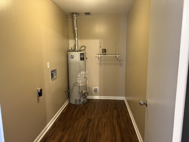 Building Photo - 4082 Spencer St