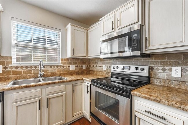 Building Photo - 2851 W Redstone Dr