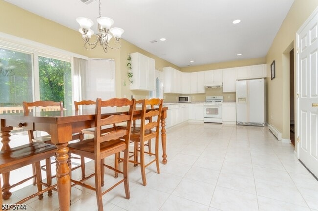 Building Photo - 35 Leah Way